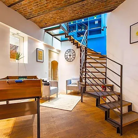 Szálloda Bright Triplex - 4br10p - Moulin Rouge 3*
